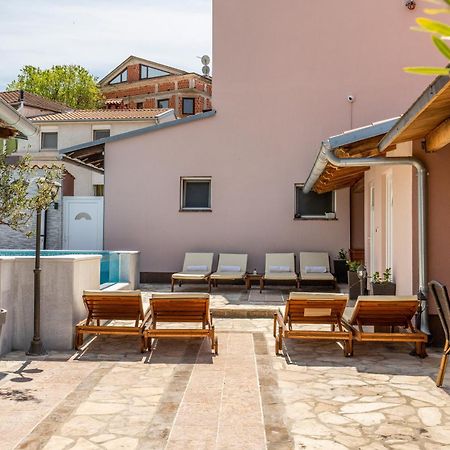 Apartment Anitea Pula Ngoại thất bức ảnh