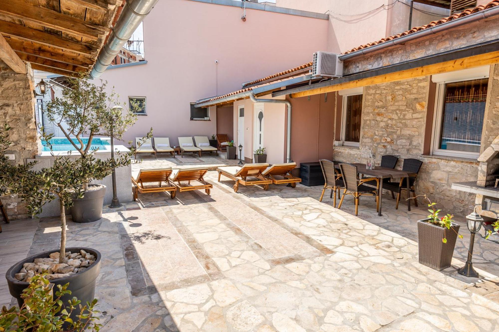 Apartment Anitea Pula Ngoại thất bức ảnh