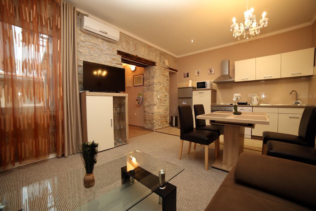 Apartment Anitea Pula Ngoại thất bức ảnh